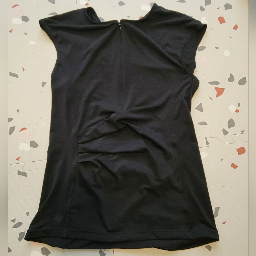 Swim tank with zipper